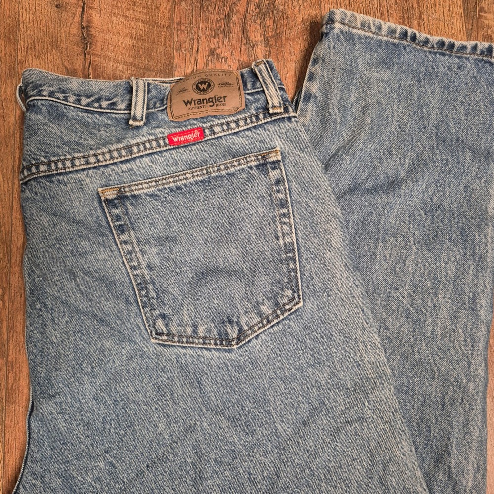 Wrangler Work Jeans Mens 42x32 Light Wash Denim Straight Leg Workwear 96501DS